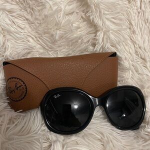 Black women’s Raybans